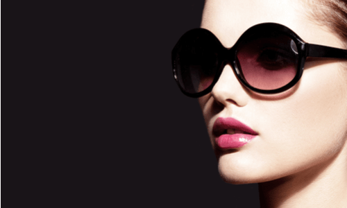 Woman wearing big sunglasses